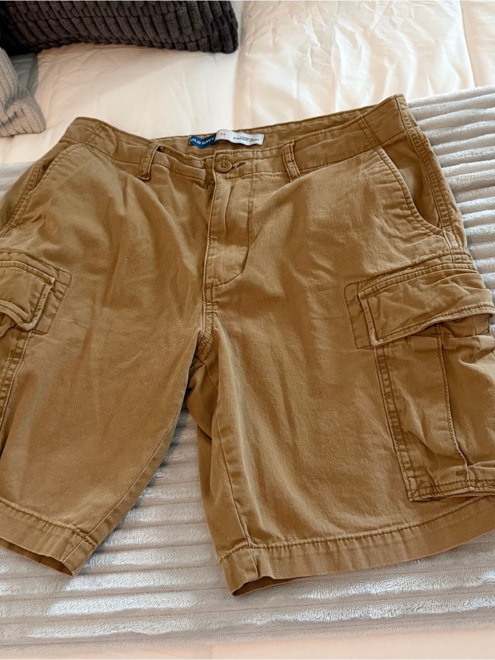 Old Navy lived in straight cargo shorts size 34 - smoke free